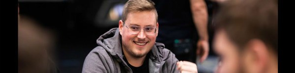 YouTube блокирует видео покеристов