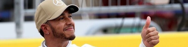 Чемпион Формулы-1 Льюис Хэмилтон играет в турнирах High Rollers Week