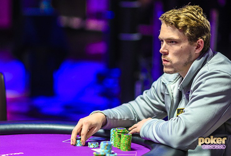 Алекс Фоксен