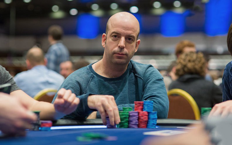 Амир Лехавонт продает доли