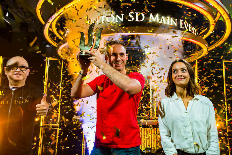 джастин бономо