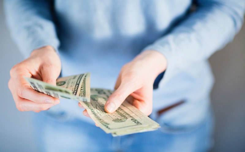 деньги на руках