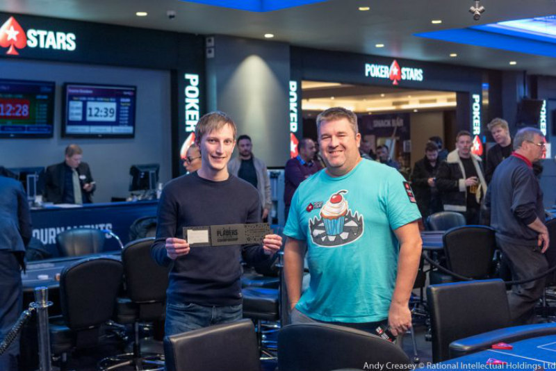 Оливер Хатчинс