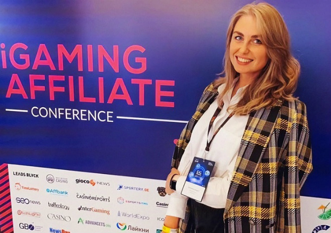 александра бангерт