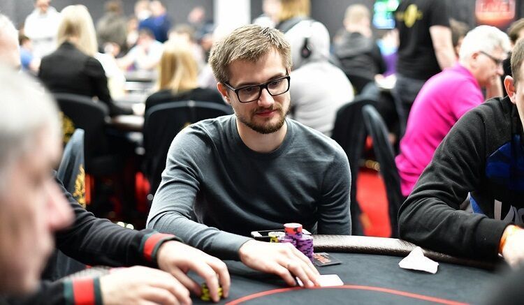 Виктор Устимов на ПокерСтарс